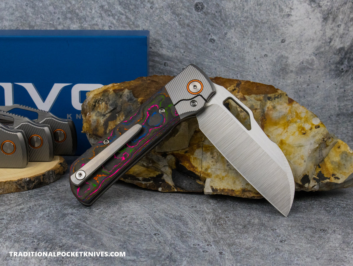 Divo Knives Stout V2: Righty - CamoCarbon 80&#39;s / Belt Satin