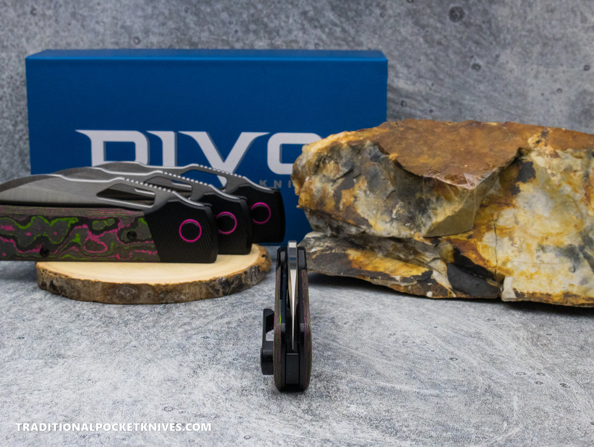 Divo Knives Stout V2: Righty - CamoCarbon Watermelon Sugar / Belt Satin