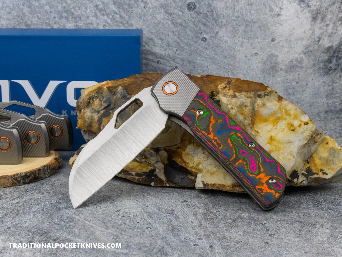 Divo Knives Stout V2: Righty - CamoCarbon 80&#39;s / Belt Satin