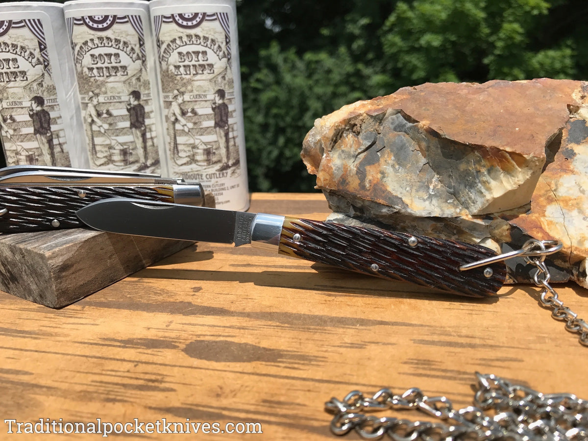 Great Eastern Cutlery #152118 Bail&amp;Chain Tidioute Cutlery Huckleberry Boys Knife Antique Yellow Jig Bone